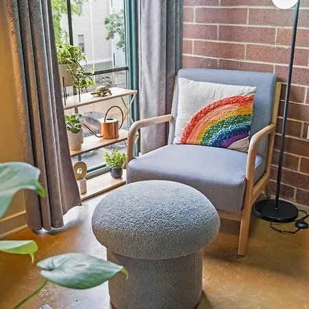Apartment Fun & Eccentric + Uptown + Getaway + King Charlotte