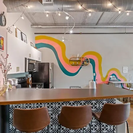 Fun & Eccentric + Uptown + Getaway + King * Charlotte