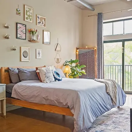 Fun & Eccentric + Uptown + Getaway + King * Charlotte