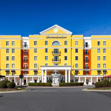 Hotel Hampton & South Park At Phillips Place 3*