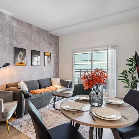 Apartment Queen Retreat - Parking, Views, Near Stadium *