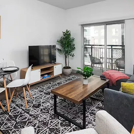 Apartment Urban Retreat - Free Parking, Wifi, Walk To Stadium