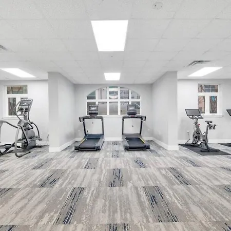 Apartment The Tar Heel - Stylish 4br With Views - Free Parking - Gym Charlotte