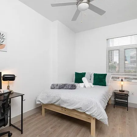 The Tar Heel - Stylish 4br With Views - Free Parking - Gym Charlotte