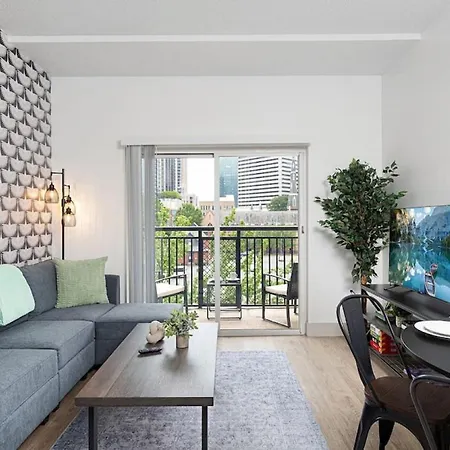 The Tar Heel - Stylish 4br With Views - Free Parking - Gym Apartment Charlotte