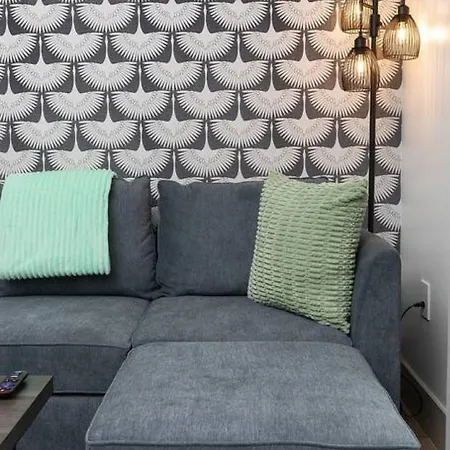The Tar Heel - Stylish 4br With Views - Free Parking - Gym Apartment *