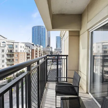 Cozy Charm - Spacious, Parking, Balcony, Gym Apartment *