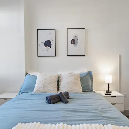 Cozy Charm - Spacious, Parking, Balcony, Gym Apartment *