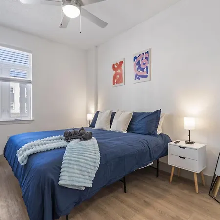Bright Uptown Bliss - Free Parking, Walkable, Views Apartment Charlotte