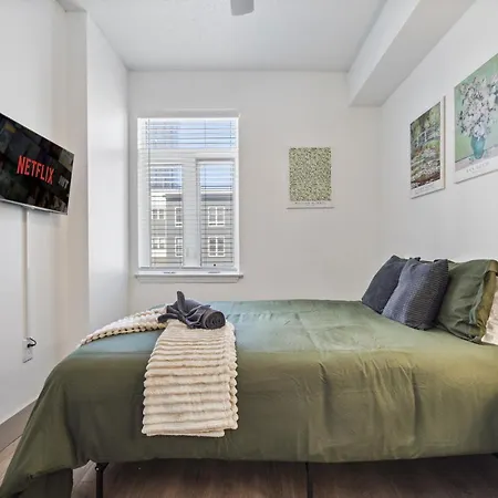 Apartment Bright Uptown Bliss - Free Parking, Walkable, Views