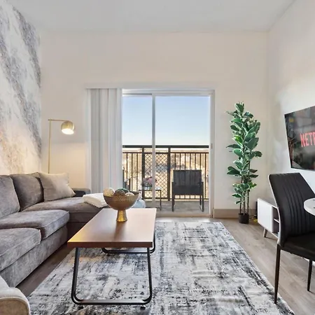 Cozy Charm - Spacious, Parking, Balcony, Gym Apartment *