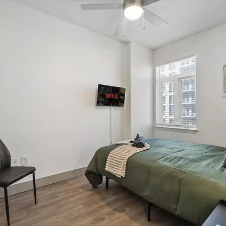 Apartment Bright Uptown Bliss - Free Parking, Walkable, Views *