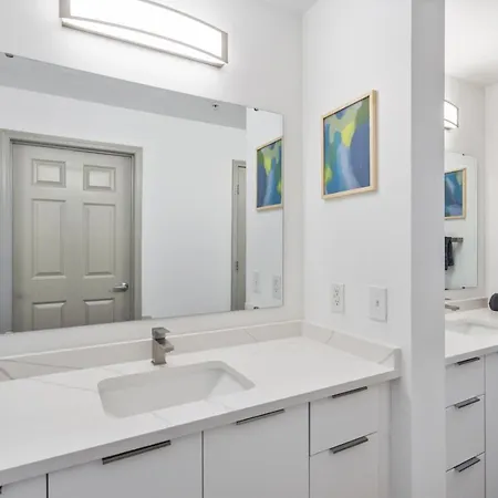 Bright Uptown Bliss - Free Parking, Walkable, Views Charlotte