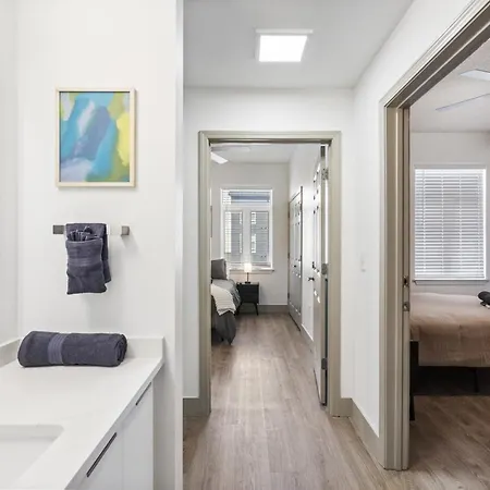Bright Uptown Bliss - Free Parking, Walkable, Views
