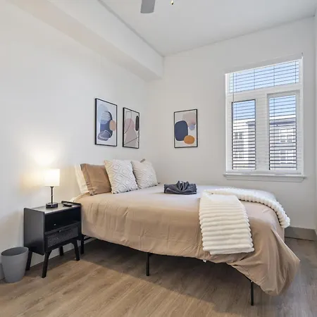 Apartment Bright Uptown Bliss - Free Parking, Walkable, Views *