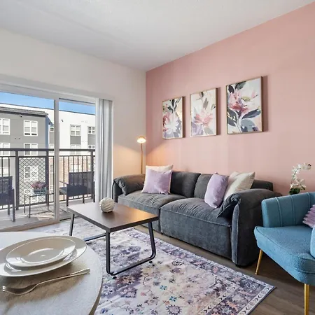 Apartment Bright Uptown Bliss - Free Parking, Walkable, Views