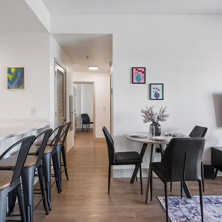 Apartment Bright Uptown Bliss - Free Parking, Walkable, Views *