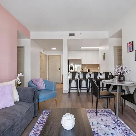 Apartment Bright Uptown Bliss - Free Parking, Walkable, Views Charlotte