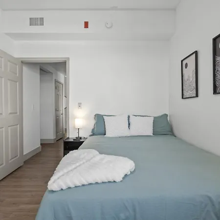 Urban Oasis - Balcony, Free Parking, Views, Gym * Charlotte