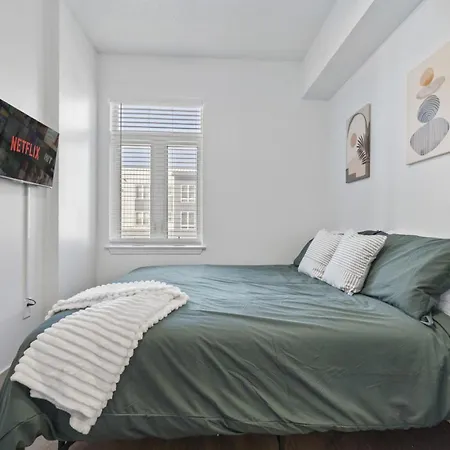 Apartment Urban Oasis - Balcony, Free Parking, Views, Gym *