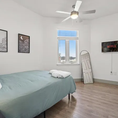 Urban Oasis - Balcony, Free Parking, Views, Gym Apartment Charlotte