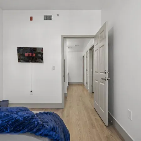 Urban Oasis - Balcony, Free Parking, Views, Gym Charlotte