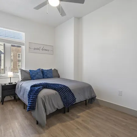 Urban Oasis - Balcony, Free Parking, Views, Gym * Charlotte