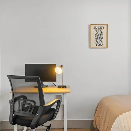 Apartment Urban Oasis - Balcony, Free Parking, Views, Gym