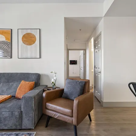 Urban Oasis - Balcony, Free Parking, Views, Gym