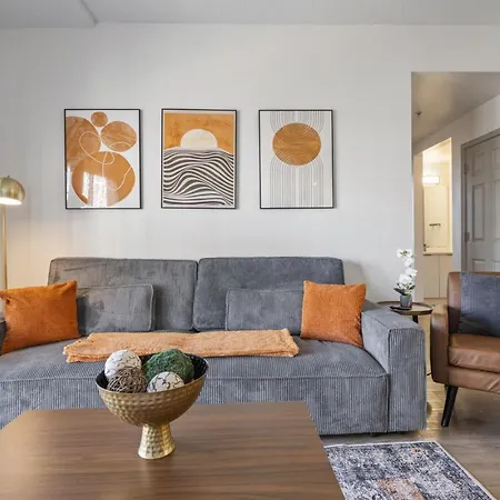Urban Oasis - Balcony, Free Parking, Views, Gym Apartment