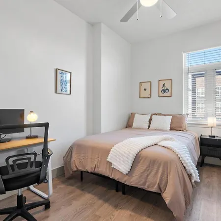 Apartment Urban Oasis - Balcony, Free Parking, Views, Gym
