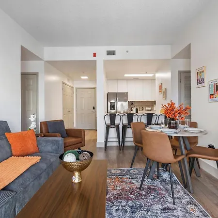 Urban Oasis - Balcony, Free Parking, Views, Gym *