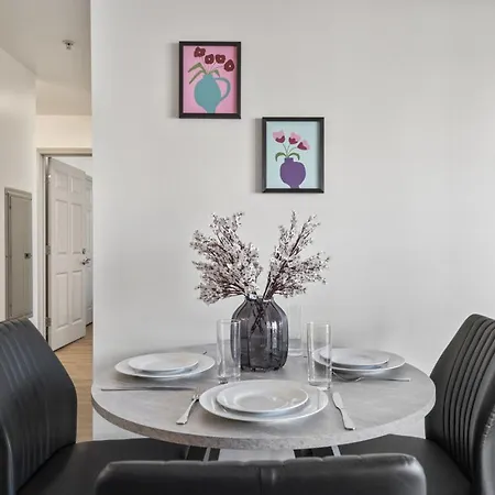 Apartment Bright Uptown Bliss - Free Parking, Walkable, Views *