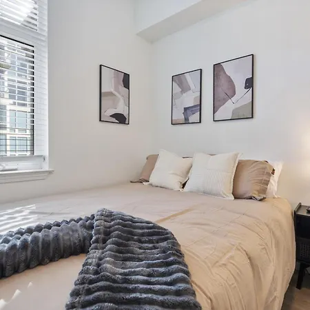 Apartment Queen Retreat - Parking, Views, Near Stadium
