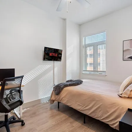 Queen Retreat - Parking, Views, Near Stadium Charlotte