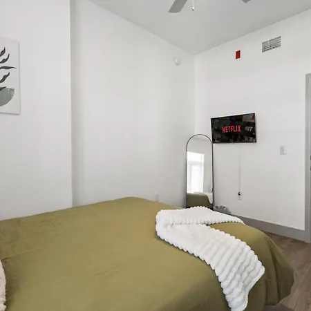 Apartment Queen Retreat - Parking, Views, Near Stadium Charlotte
