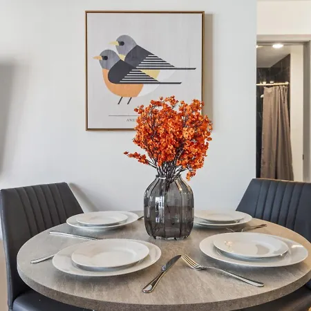 Queen Retreat - Parking, Views, Near Stadium