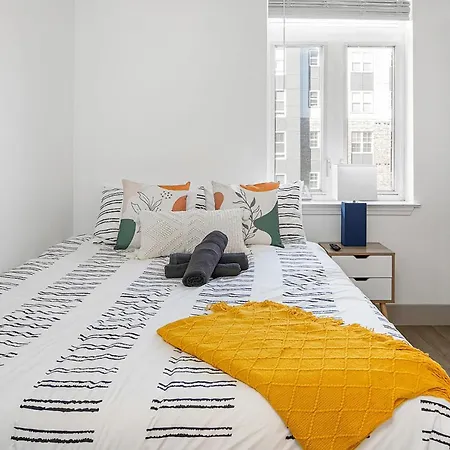 Apartment Urban Retreat - Free Parking, Wifi, Walk To Stadium