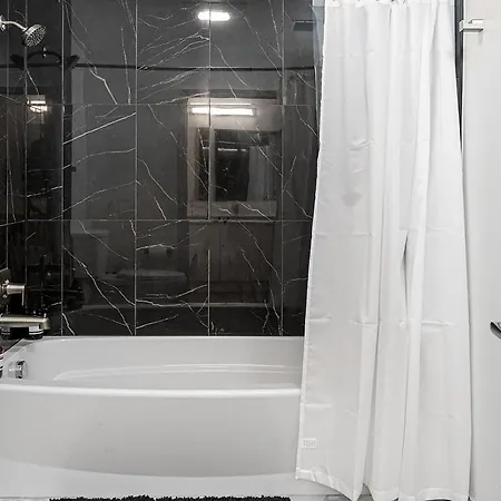 Apartment Urban Retreat - Free Parking, Wifi, Walk To Stadium Charlotte