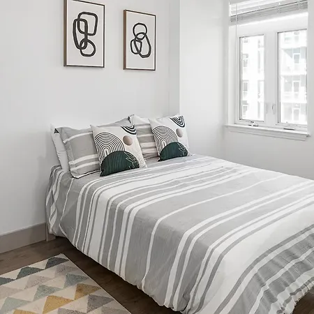 Urban Retreat - Free Parking, Wifi, Walk To Stadium *