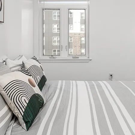 Urban Retreat - Free Parking, Wifi, Walk To Stadium