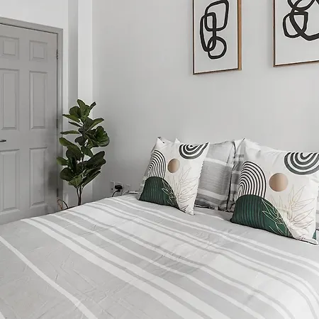 Urban Retreat - Free Parking, Wifi, Walk To Stadium Charlotte