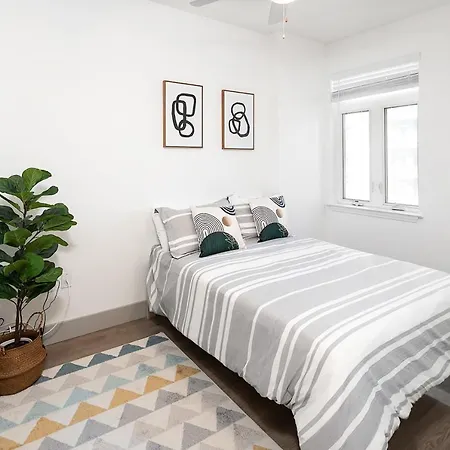 Urban Retreat - Free Parking, Wifi, Walk To Stadium *