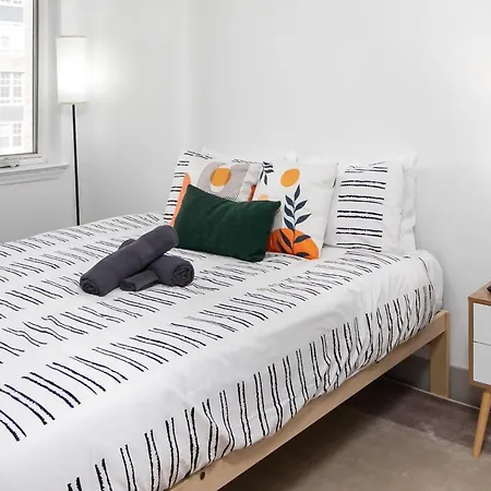 Urban Retreat - Free Parking, Wifi, Walk To Stadium * Charlotte