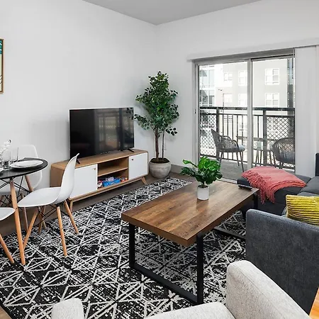 Urban Retreat - Free Parking, Wifi, Walk To Stadium * Charlotte