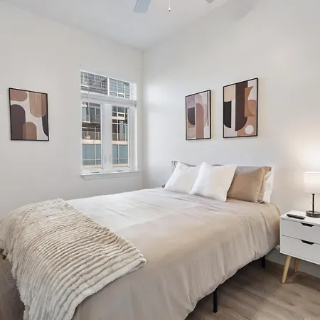 Uptown Luxury - Floor King Suite, Free Parking * Charlotte