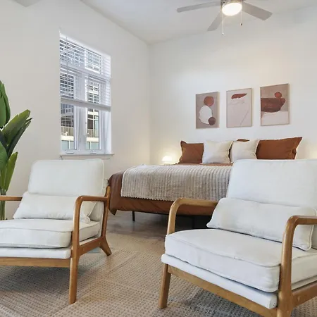 Apartment Uptown Luxury - Floor King Suite, Free Parking *