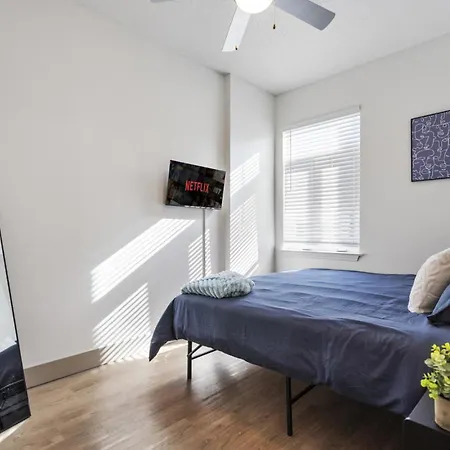 Modern Marvel - Free Parking, Gym, Near Stadium Apartment Charlotte