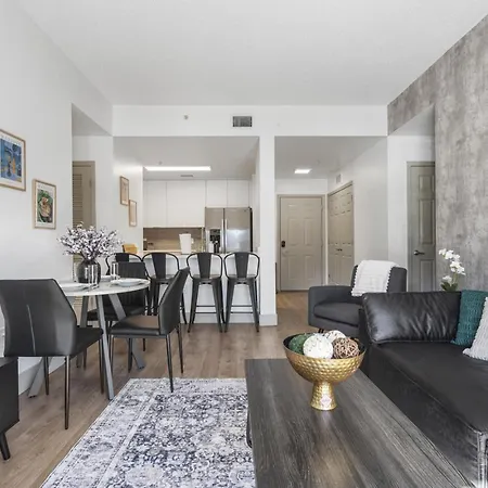 Modern Marvel - Free Parking, Gym, Near Stadium Apartment Charlotte