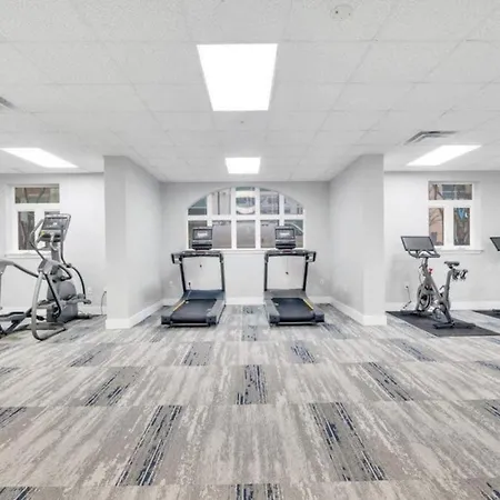 Stylish 4 Bed - 2 Mins To Stadium - Free Parking - Gym - Views